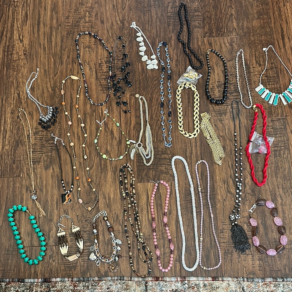 26 Elegant Multi-Color Necklace Set.